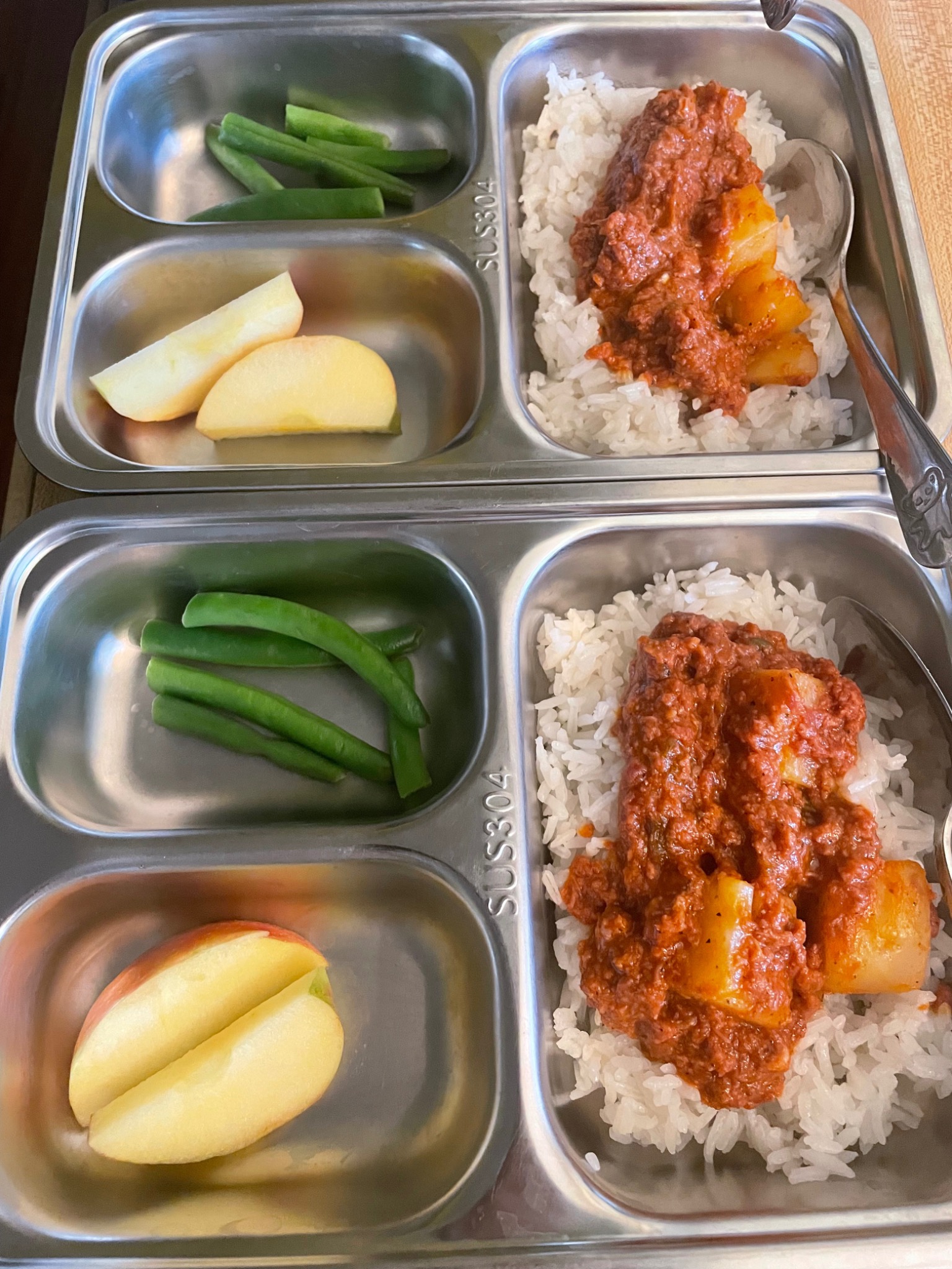 Corned beef & white rice served in daycare meal trays